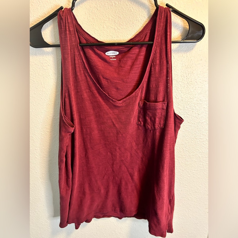 Maroon pocket tank from Old Navy size L